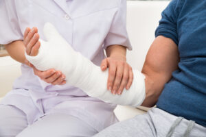 A nurse examines a patients broken arm.